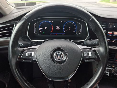 Used 2019 Volkswagen Jetta SEL w/ Cold Weather Package FWD image 18
