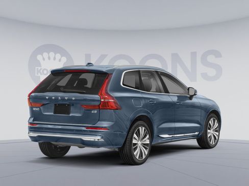 Used 2022 Volvo XC60 B5 Momentum w/ Climate Package FWD image 2