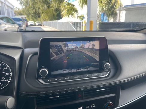 Used 2025 Nissan Rogue SV image 25