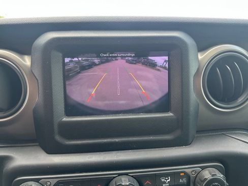 Used 2018 Jeep Wrangler Unlimited Sport S AWD/4WD image 11