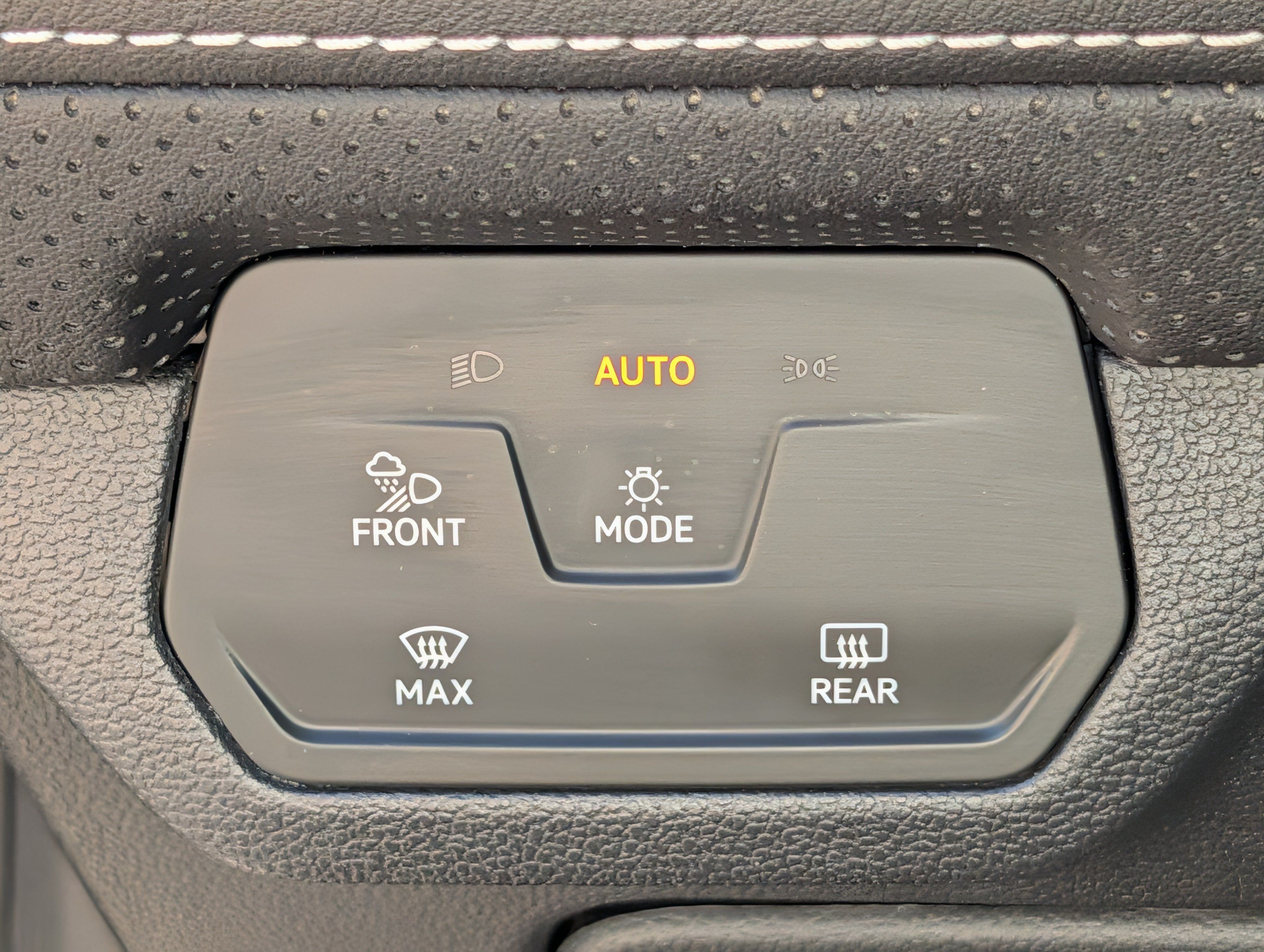 Certified 2024 Volkswagen Atlas Cross Sport SE AWD/4WD image 26