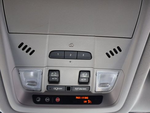 Used 2020 GMC Acadia SLT w/ Driver Alert Package II FWD image 32