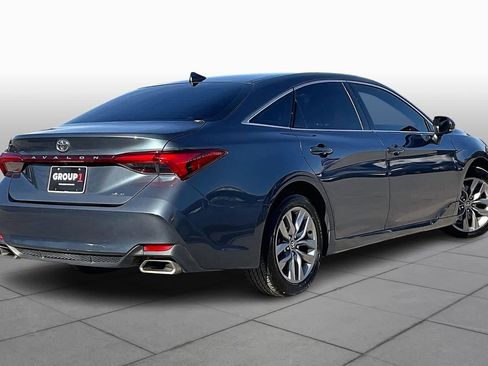 Used 2022 Toyota Avalon XLE image 12