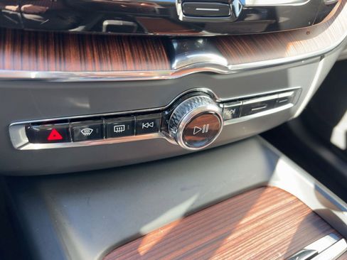 Certified 2024 Volvo XC60 B5 Plus w/ Protection Package Premier image 19