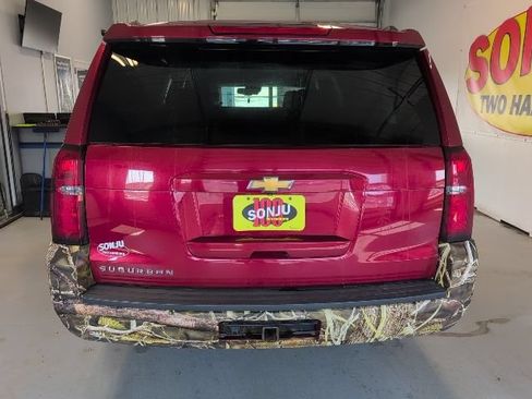Used 2015 Chevrolet Suburban LT w/ Luxury Package AWD/4WD image 3