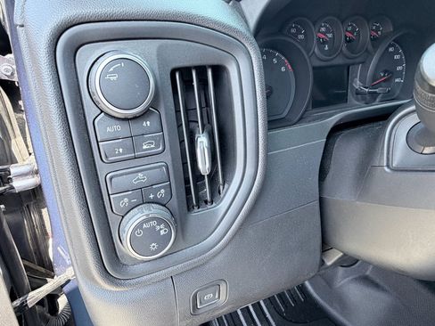 Used 2021 Chevrolet Silverado 1500 Custom image 11