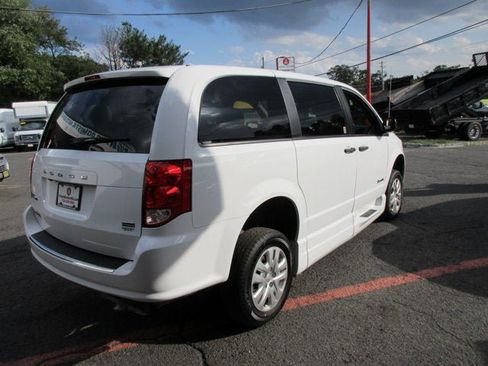 Used 2019 Dodge Grand Caravan SE FWD image 5