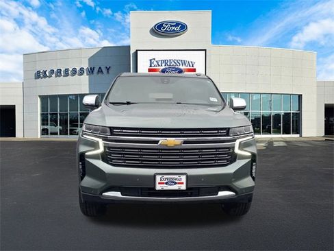 Used 2023 Chevrolet Suburban Premier image 3