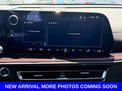 Used 2024 Chevrolet Traverse Z71 w/ Enhanced Driving Package AWD/4WD image 17