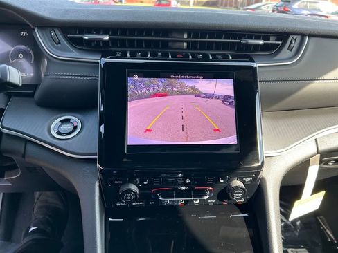 New 2025 Jeep Grand Cherokee Laredo X w/ Luxury Tech Group I image 16