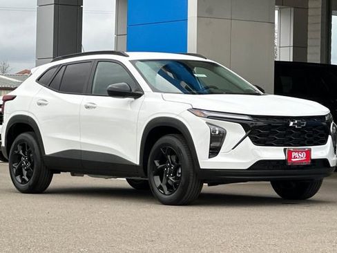 New 2026 Chevrolet Trax LT w/ Midnight Edition image 2