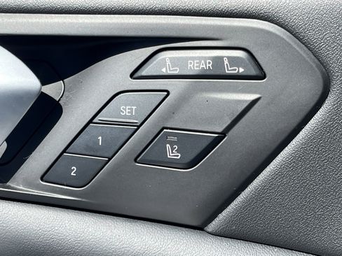 Used 2023 BMW X7 xDrive40i image 18