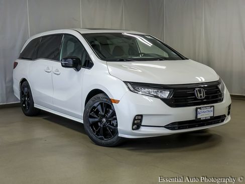 Used 2023 Honda Odyssey Sport image 2