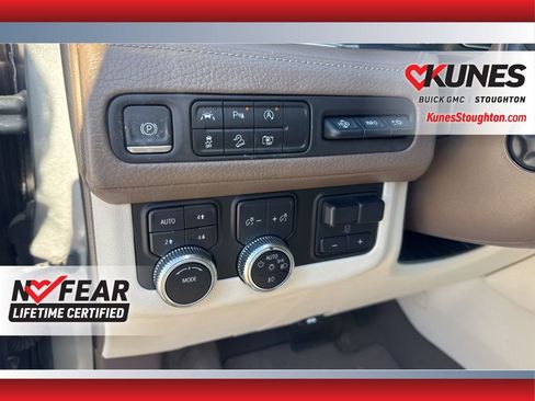 Used 2023 GMC Yukon XL Denali image 9
