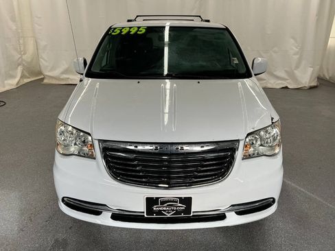 Used 2014 Chrysler Town & Country Touring FWD image 2