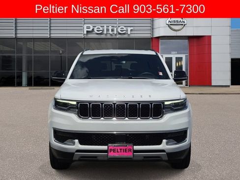 Used 2024 Jeep Wagoneer L Series II RWD image 2