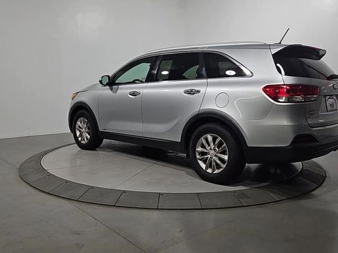 Used 2017 Kia Sorento AWD image 3