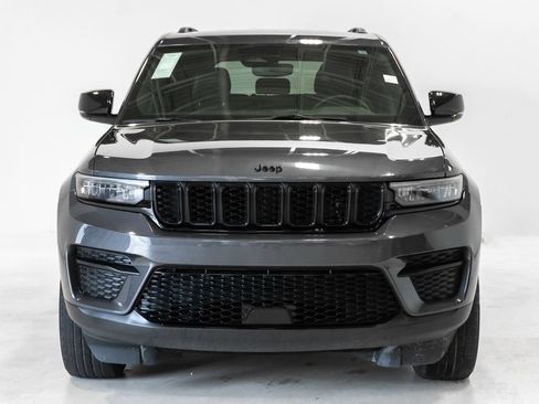 Used 2024 Jeep Grand Cherokee Altitude AWD/4WD image 5