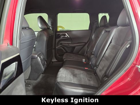 Used 2024 Mitsubishi Outlander SE Black Edition image 12