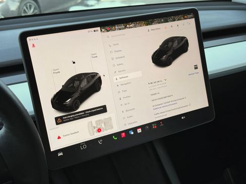 Used 2021 Tesla Model Y Long Range AWD/4WD image 46