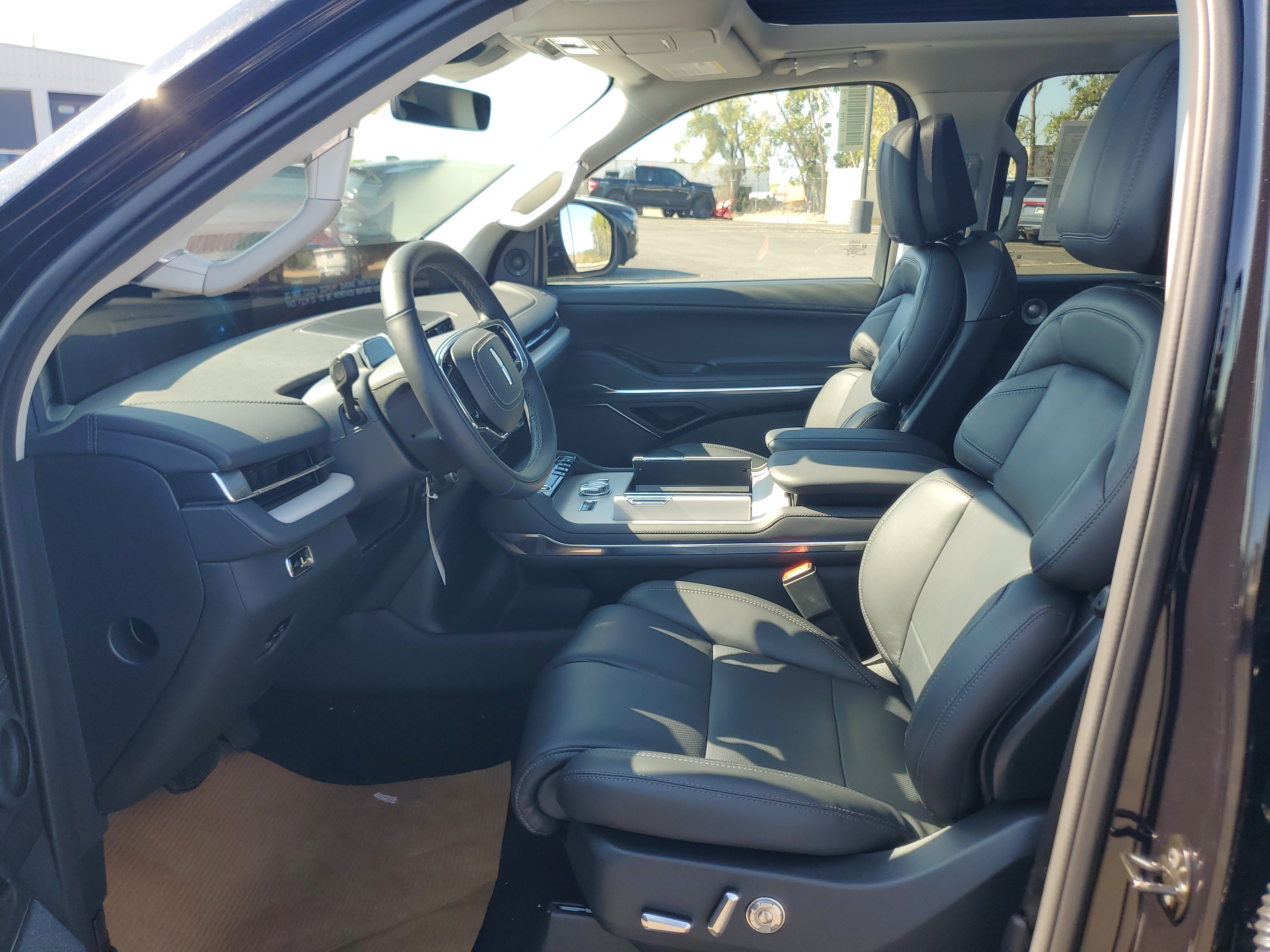 New 2027 Lincoln Navigator Reserve AWD/4WD image 12