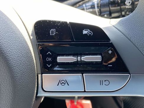 Certified 2025 Hyundai Elantra SE FWD image 23