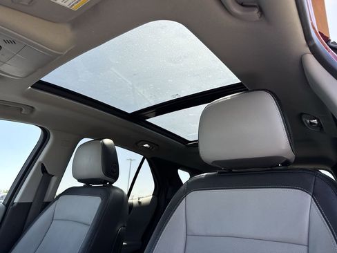Used 2018 Chevrolet Equinox Premier FWD image 22