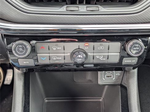 New 2026 Jeep Compass Latitude image 20