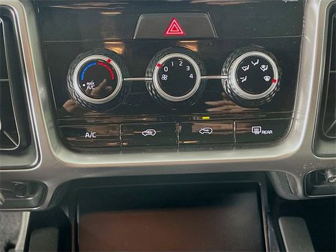 Used 2023 Kia Sorento LX image 16