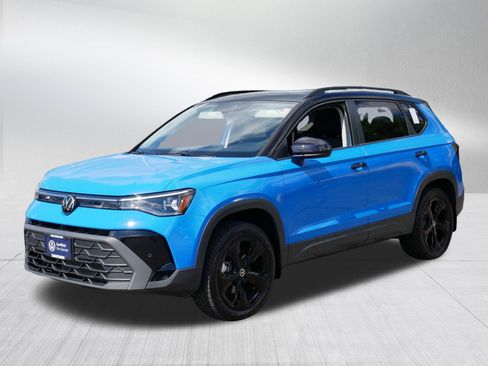 Certified 2025 Volkswagen Taos SE AWD/4WD image 3