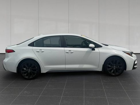 Used 2023 Toyota Corolla SE w/ Carpet Mat Package (TMS) FWD image 6