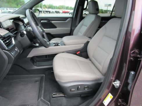 Used 2024 GMC Acadia Elevation w/ Luxury Package FWD image 18