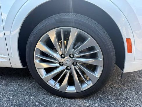 Used 2025 Buick Envision Avenir AWD/4WD image 10