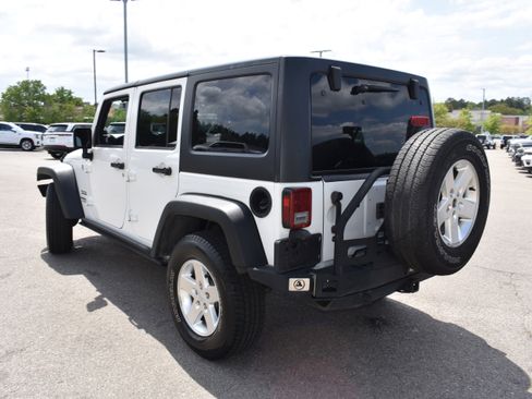Used 2013 Jeep Wrangler Unlimited Sport image 7