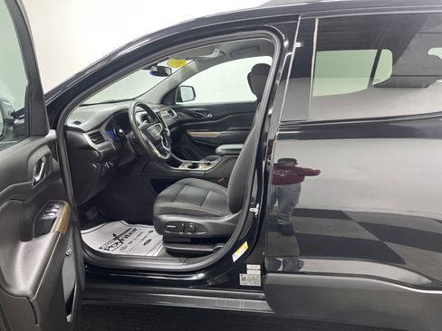 Used 2023 GMC Acadia SLE w/ Driver Convenience Package image 9