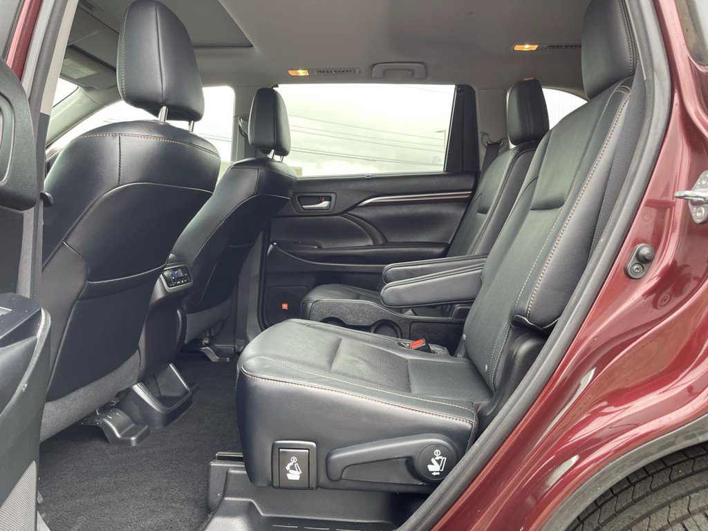 Used 2016 Toyota Highlander Limited FWD image 26