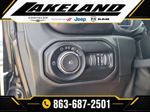 Used 2020 Jeep Wrangler Unlimited Sahara AWD/4WD image 31