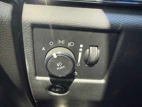Used 2020 Jeep Grand Cherokee Limited AWD/4WD image 16