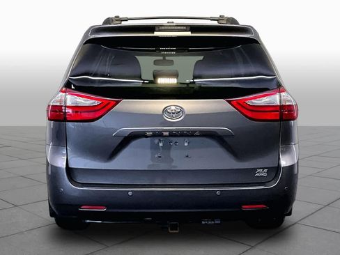 Used 2017 Toyota Sienna XLE w/ XLE Navigation Package AWD/4WD image 5