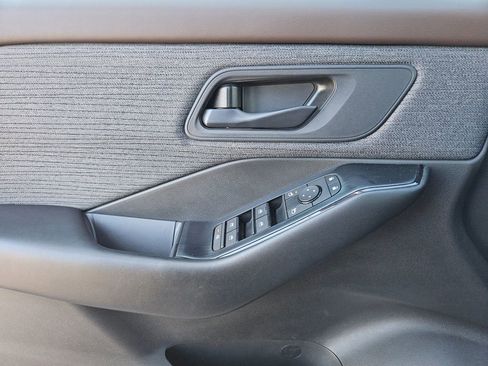 Used 2023 Nissan Rogue S image 16