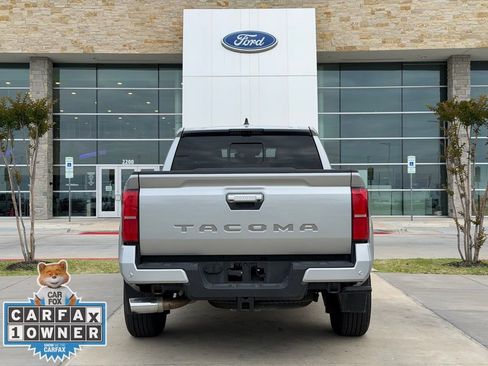 Used 2025 Toyota Tacoma Limited image 23