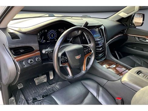 Used 2020 Cadillac Escalade 4WD image 15