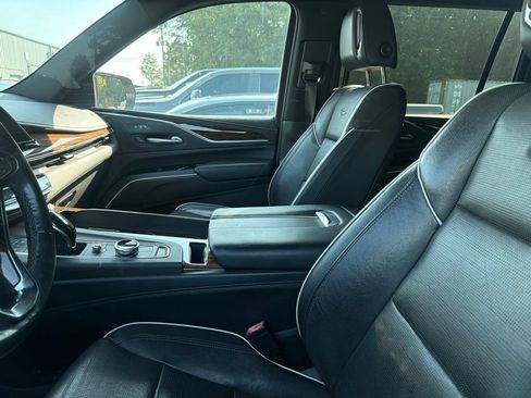Certified 2022 Cadillac Escalade ESV Premium Luxury AWD/4WD image 6
