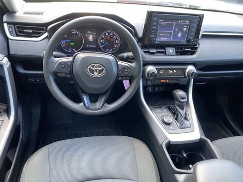 Used 2022 Toyota RAV4 LE AWD/4WD image 7
