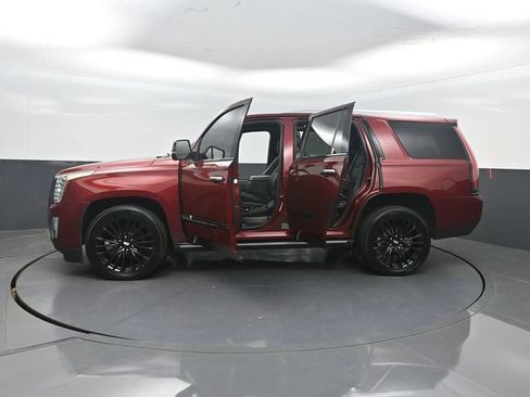 Used 2020 Cadillac Escalade Platinum w/ Escalade Sport Edition AWD/4WD image 36
