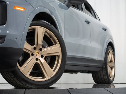 Certified 2024 Porsche Cayenne Coupe AWD/4WD image 35