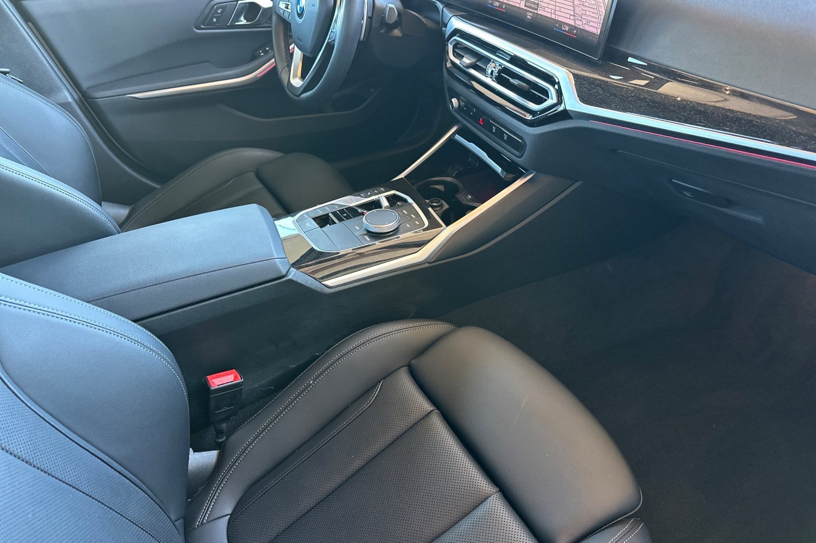 Used 2024 BMW 330i Sedan w/ Convenience Package RWD image 14