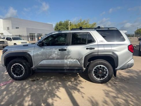 Used 2025 Toyota 4Runner TRD Off-Road Premium AWD/4WD image 8