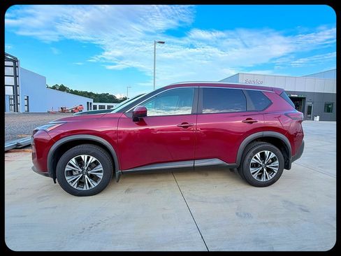 Used 2023 Nissan Rogue SV w/ SV Premium B Package FWD image 3