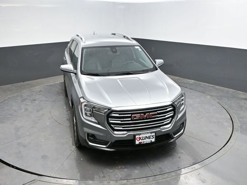 Used 2024 GMC Terrain SLT AWD/4WD image 12
